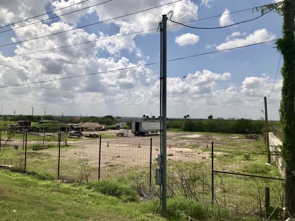 4002 S Zapata Hwy, Laredo, TX 78046